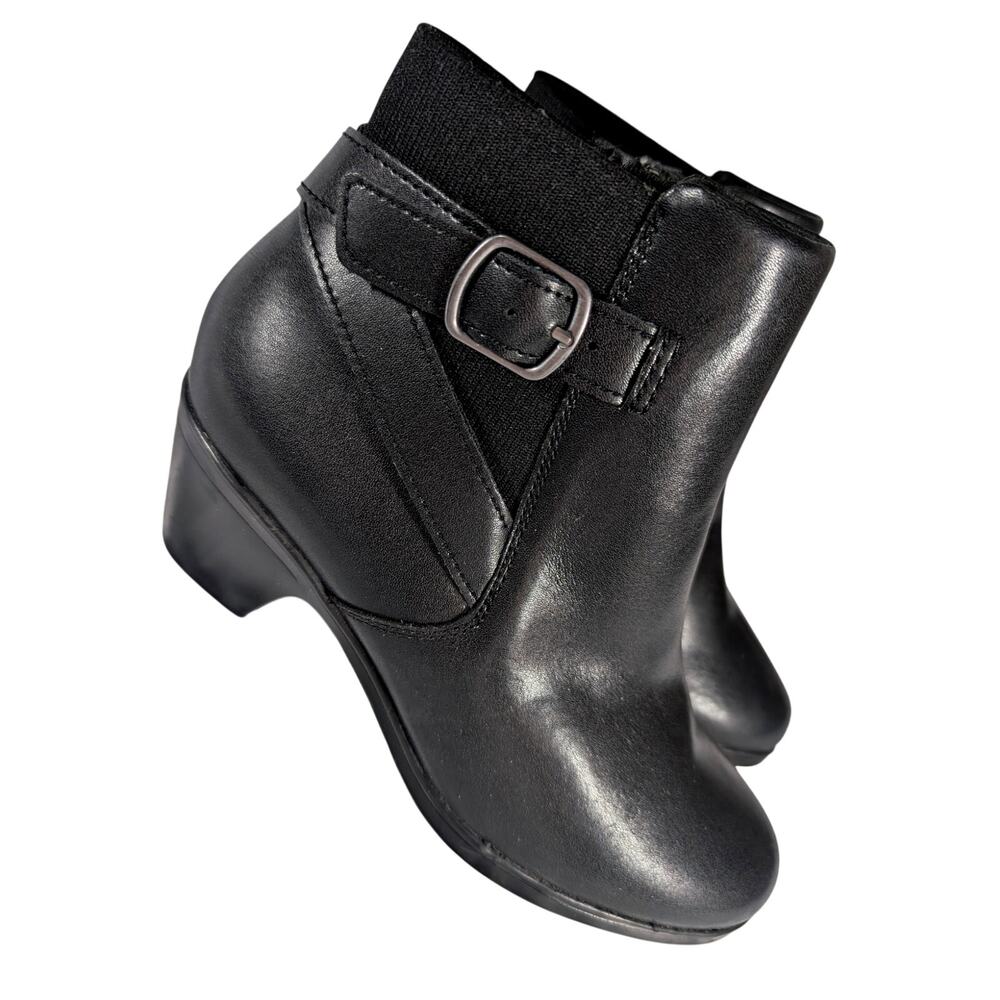 NWOT! CLARKS! BLACK GENUINE LEATHER DOUBLE WRAP STRAP & BUCKLE ANKLE BOOTS! 6.5M